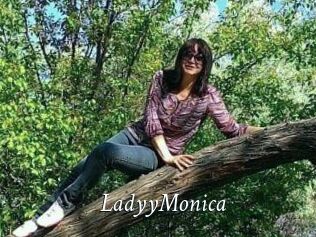 LadyyMonica