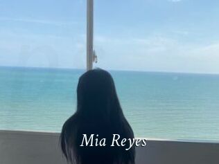 Mia_Reyes