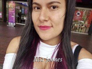 Mia_joones